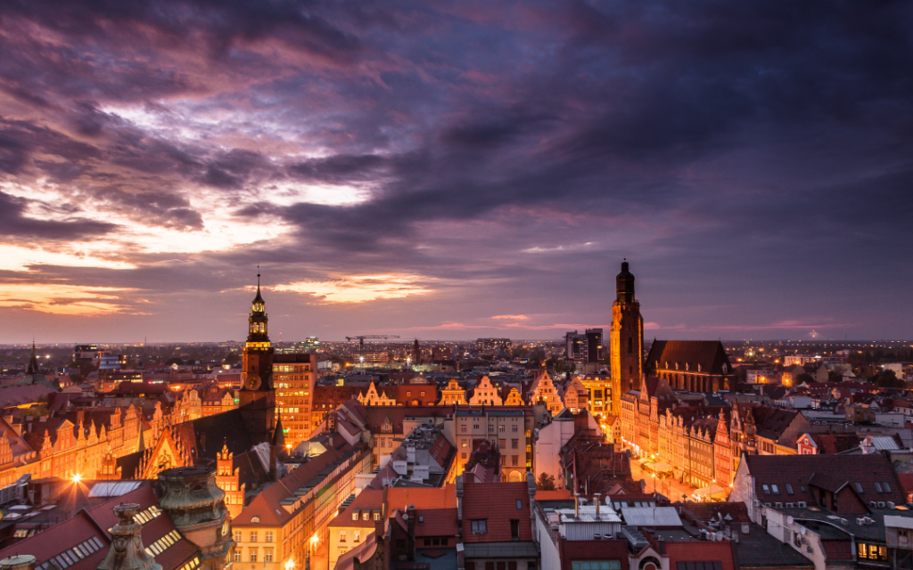 What Are the Key Advantages of the Polish Labor Market Compared to Other Countries?